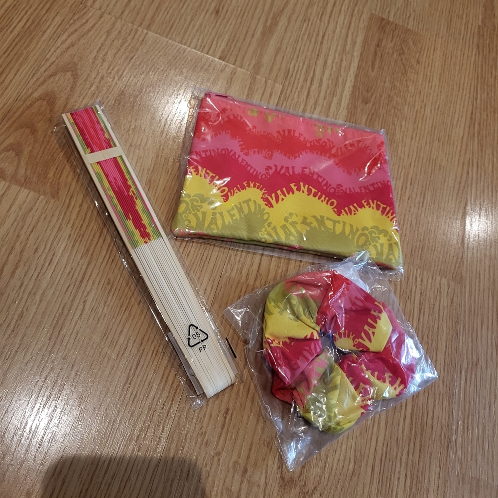 NWT Valentino fan, scrunchie and bag set